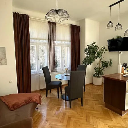 Im Gruenen Lejlighedshotel Leoben (Styria)